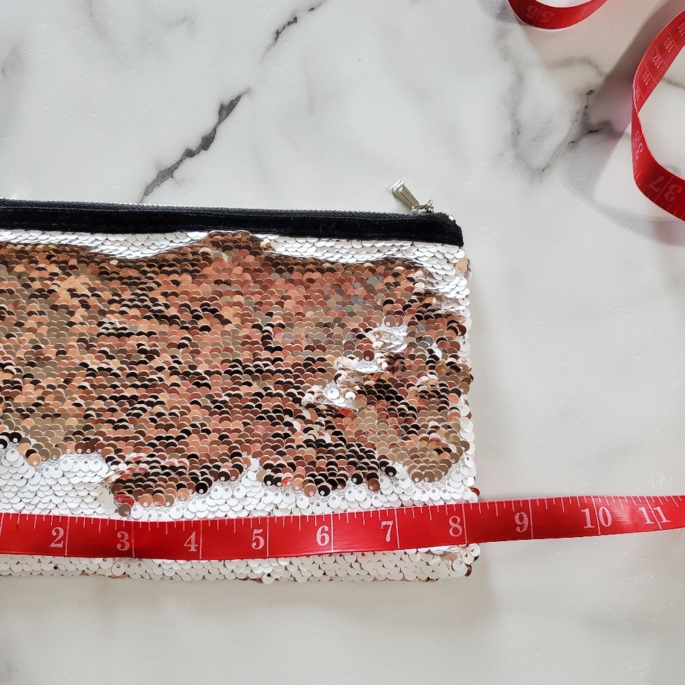 beautiful CRAZY Reversible Sequins Makeup Bag - Picture 3 of 15